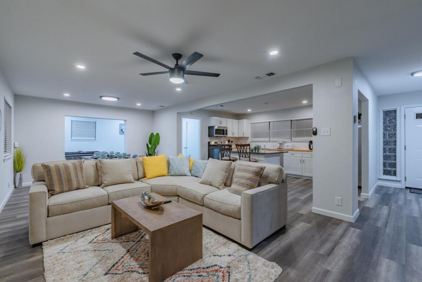 Luxurious Home With Hot Tub & Tree Deck By 6Flags San Antonio Exterior foto
